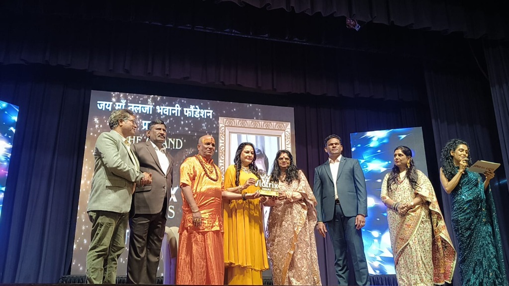 Awarded By Actress Jaya Prada Ji - Jai Maa Tulja Bhavani Viatrix Award Presentation